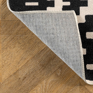 Jagged Modern Trellis Washable Area Rug: Black / Rectangle / 4' x 6'