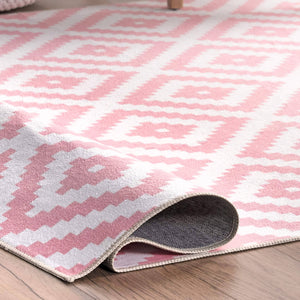 Kellee Machine Washable Modern Diamonds Area Rug: Black / Runner / 2' 6" x 8'