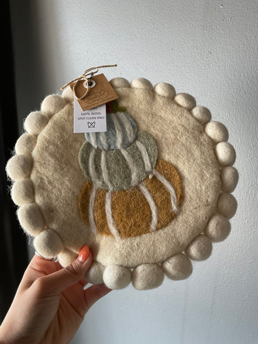 Felt stacked pumpkin trivet