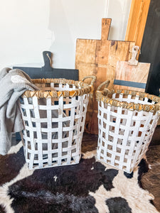 Set of 2 white baskets