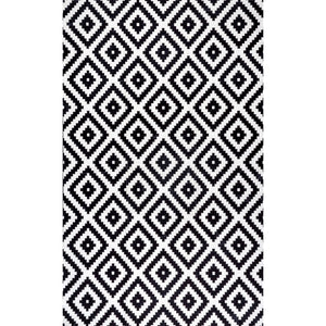 Kellee Machine Washable Modern Diamonds Area Rug: Black / Runner / 2' 6" x 8'