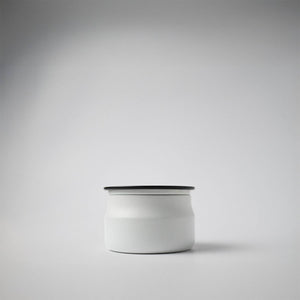 3.75 oz Traveler Tin Candle: Tobacco & Honey