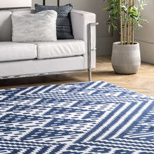 Jagged Modern Trellis Washable Area Rug: Black / Rectangle / 4' x 6'